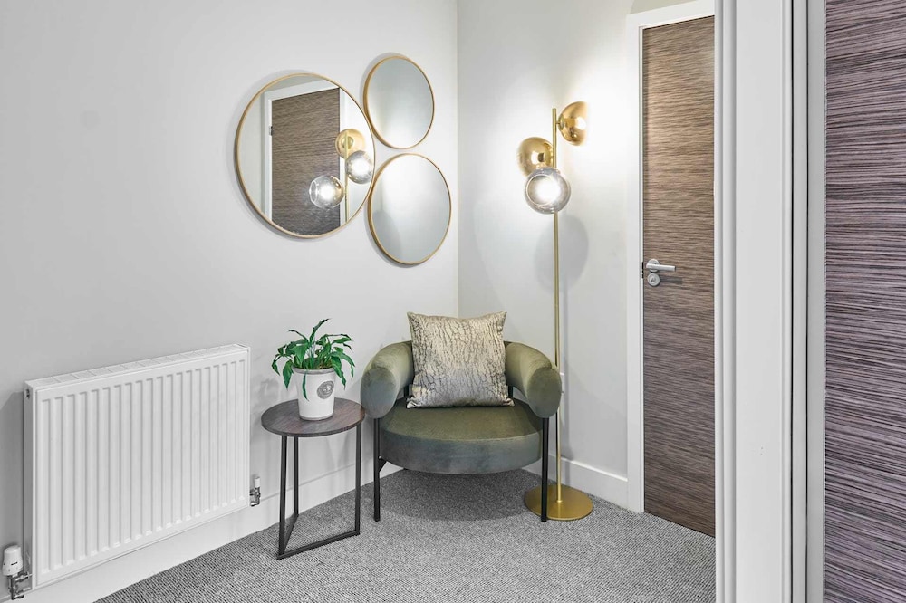 Host Stay Chic Townhouse by the Docks