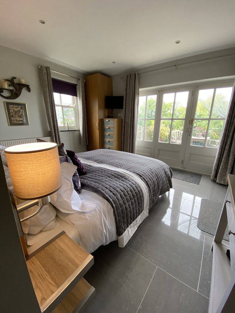 Downton Lodge Country B&B