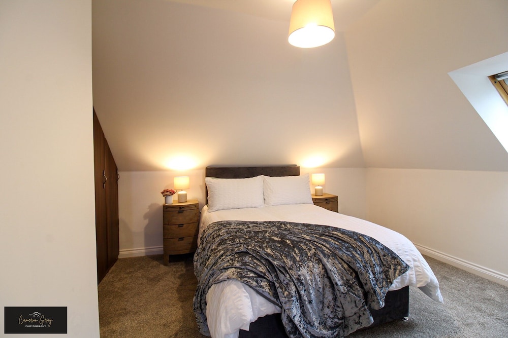 Modern Home in Belfast, Office, Parking, Wifi view 2