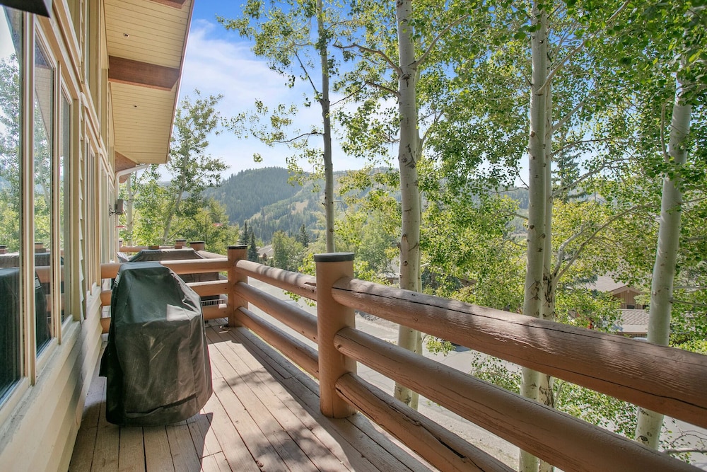 Twin Pines at Deer Valley Resort - Three Bedroom Condo with Hot Tub #5 3 Condo