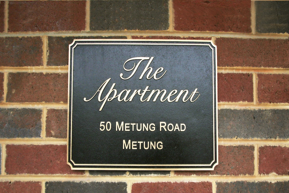 The Apartment, Metung