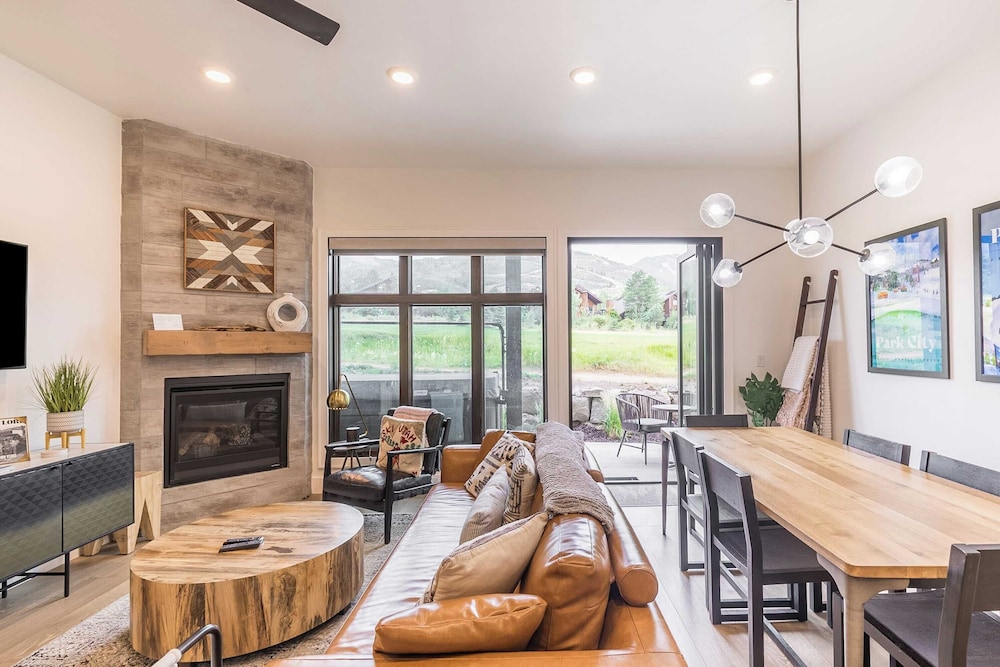 Slope Sight by Avantstay A+ Location w/ Hot Tub