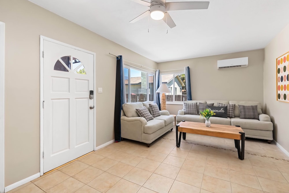 Cozy 2BR Home With Bright Interior Relaxing Patio