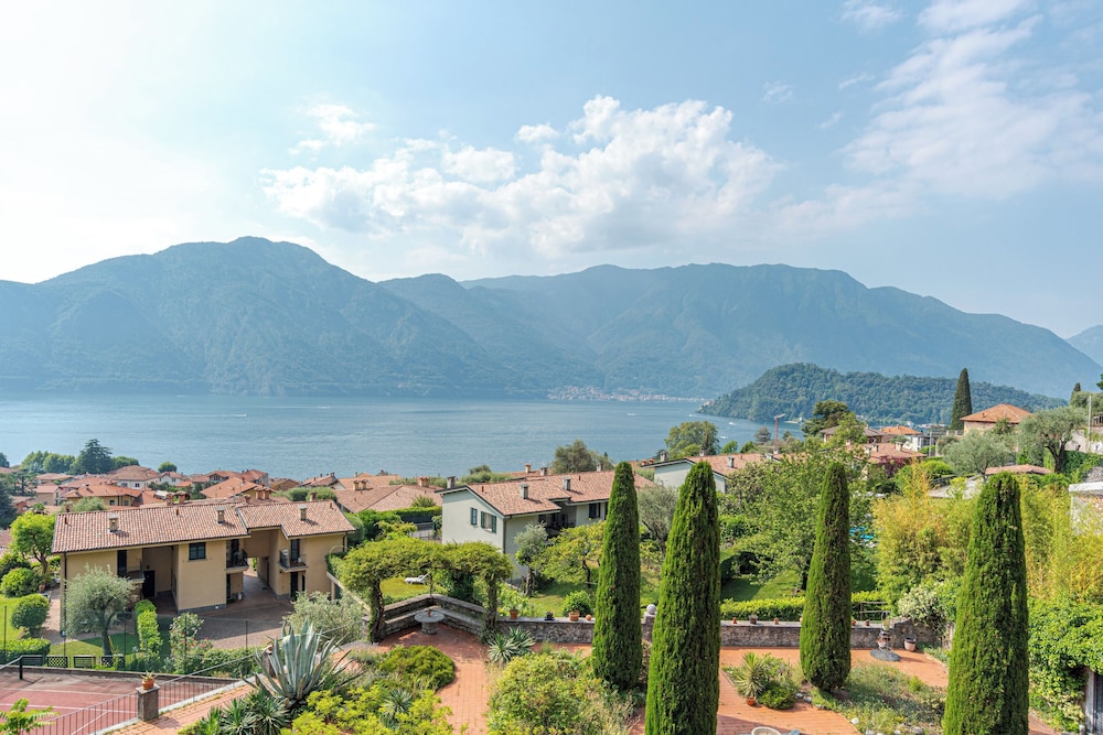 Perla Del Lago view 5