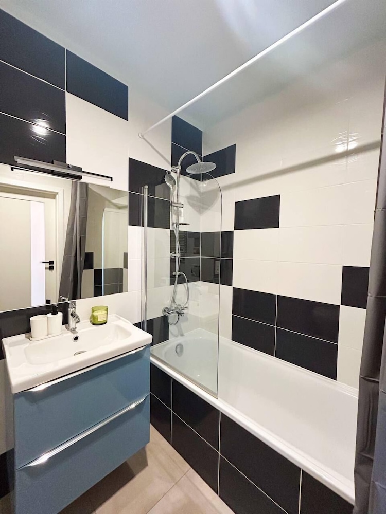 Lumina modern 3-rooms family apart