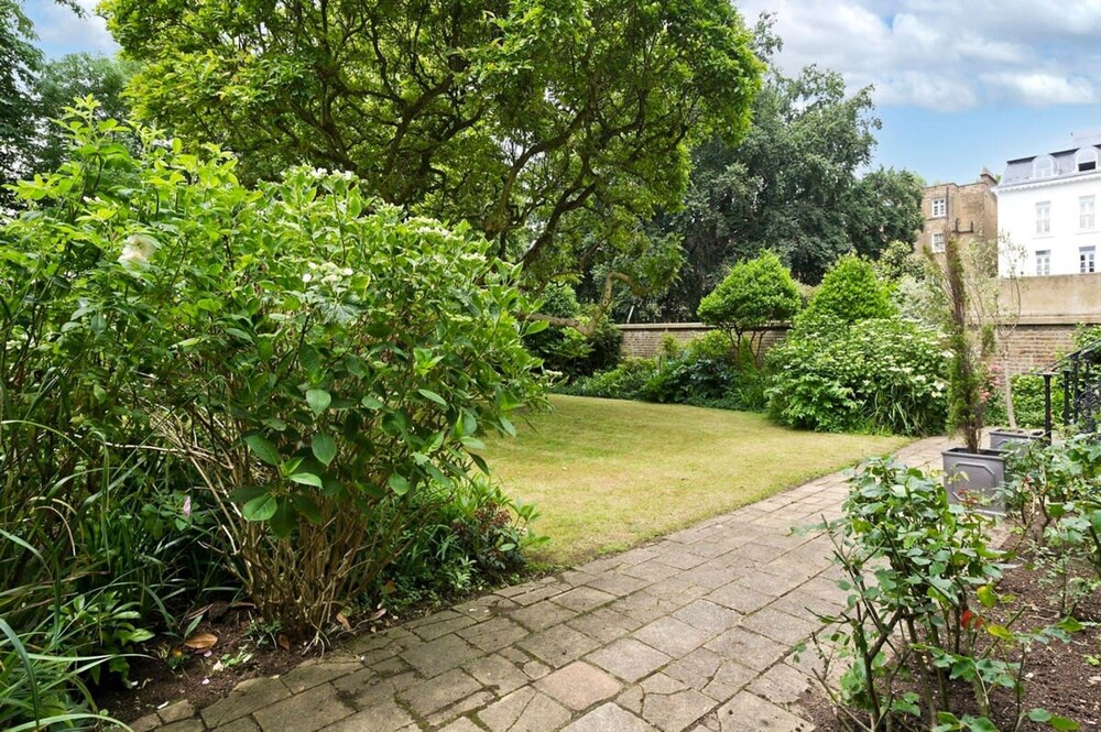 Studio Flat w Garden Access Holland Park