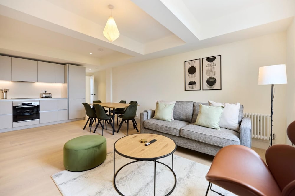 The East London Mile Hideout - Trendy 3bdr Flat With Balcony