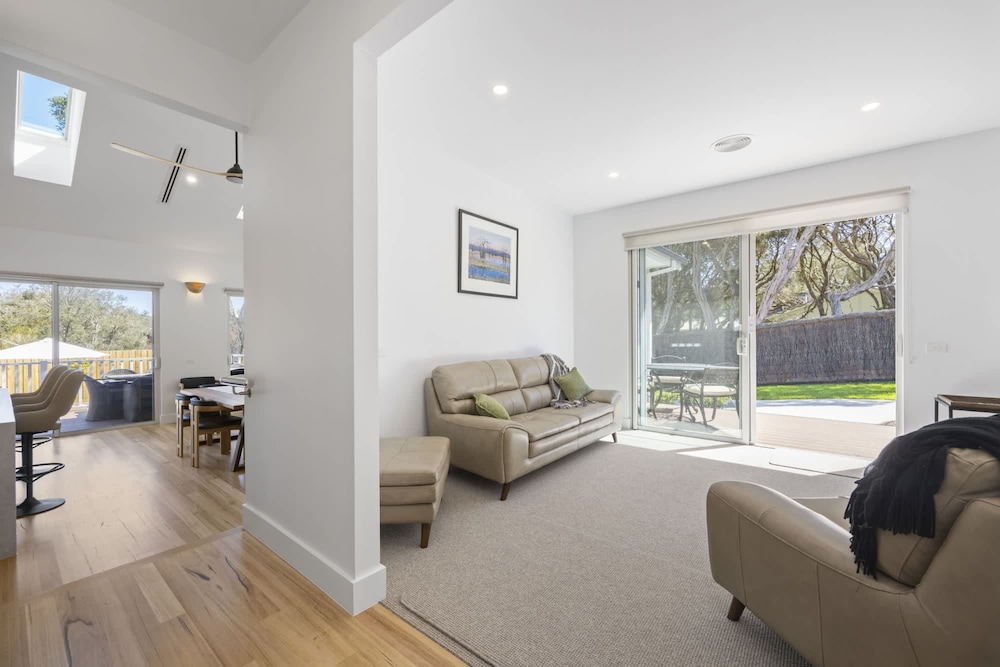 Saltwood Coastal Hamptons Luxe With Pool