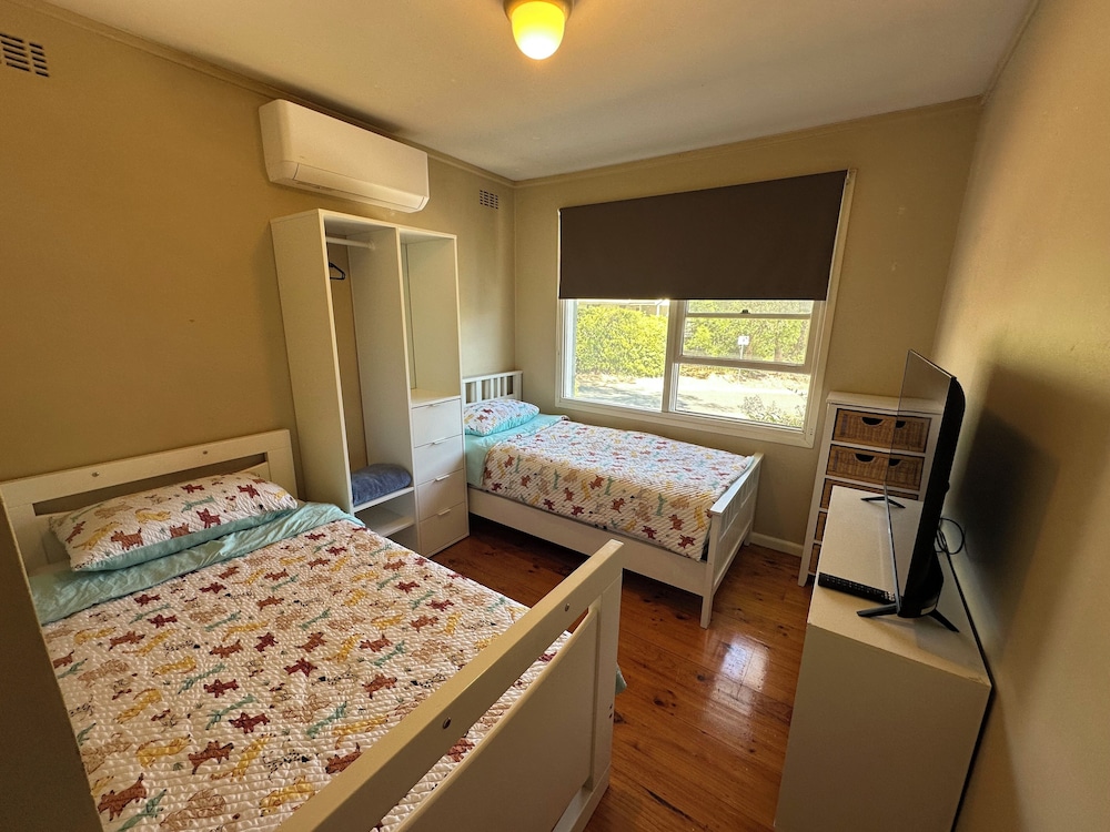 Charming 3 Bedroom Home in Garran, Perfect for Families and Groups