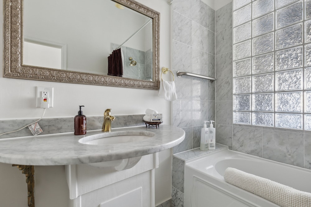 Columbia Vacations - The Columbia Inn at Peralynna Manor - Property Image 94