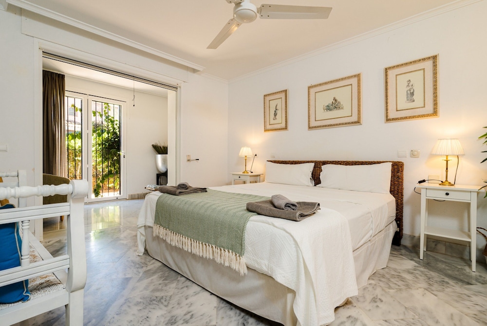 White Pearl Beach Elviria H1