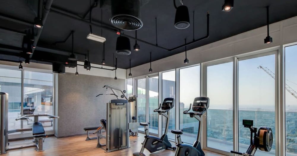 Lux 1BR w World Highest Sky Track Rooftop Pool