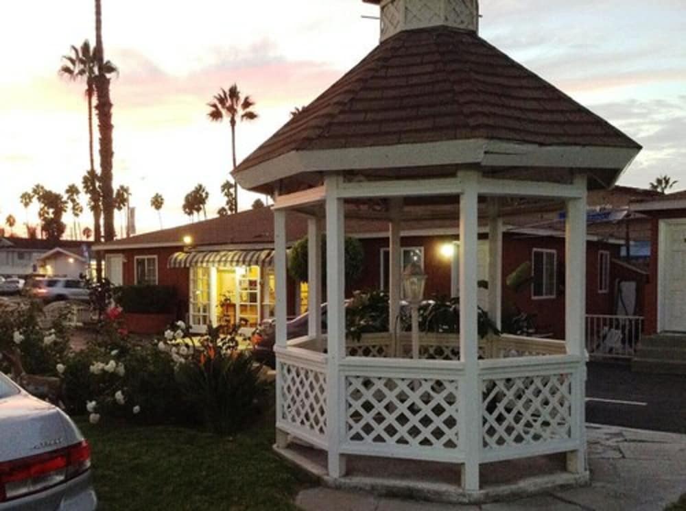 Oceanside Inn and Suites