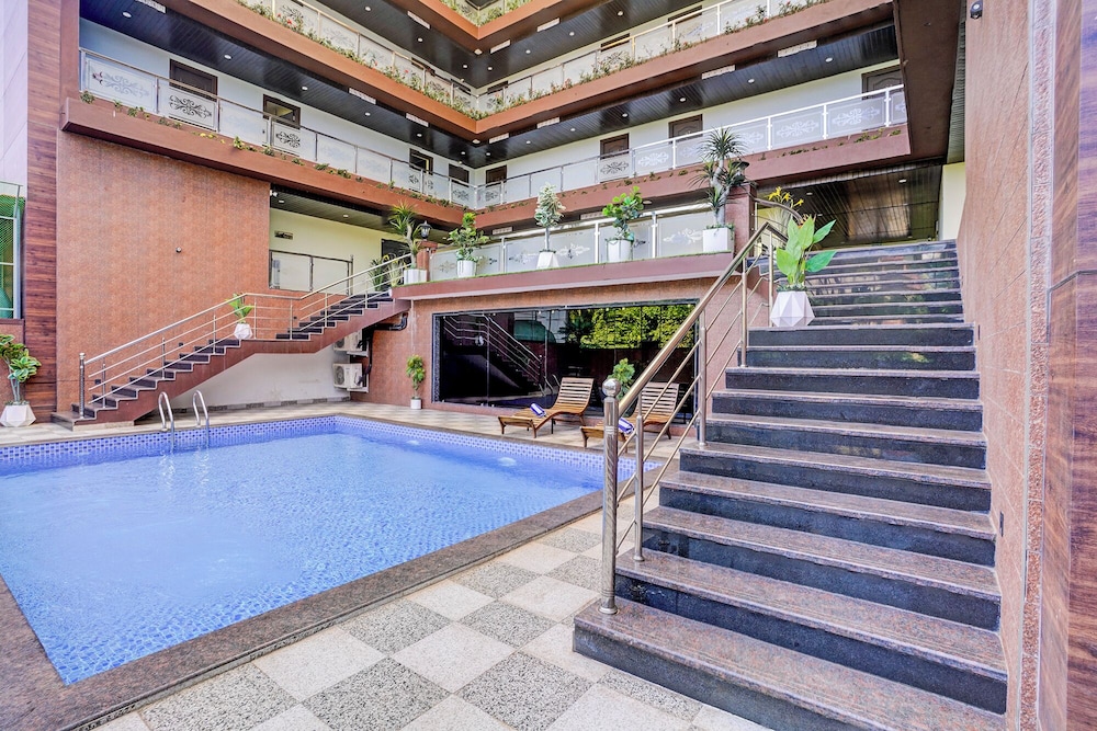 FabHotel Prime SN Blue