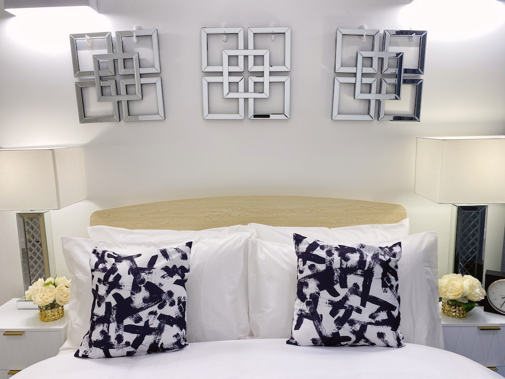 Newpointe Luxury Serviced Apartment at the Atrium view 5