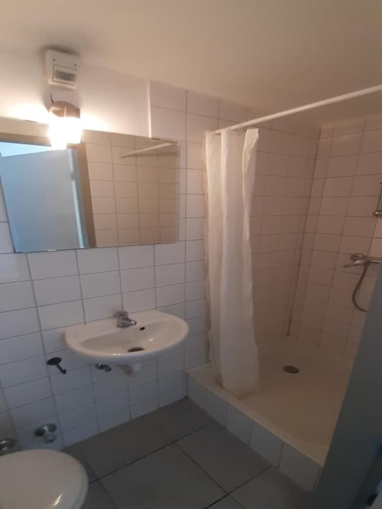 2-Rent Group Hostel Apartments SEN14