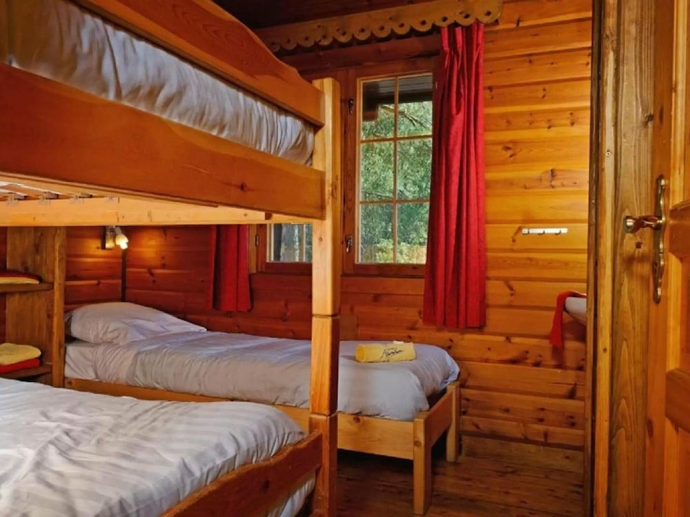 Spacious 8-bedroom Chalet