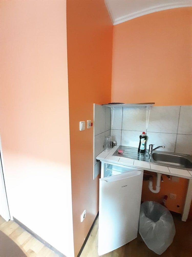 2-Rent Group Hostel Rooms&Apartments TUB19A