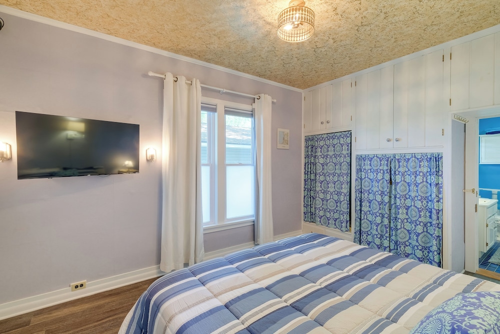 Elegant 1905 Home: Steps to Torch Lake & Dtwn view 3