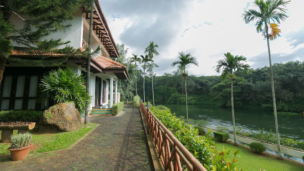 River Banks Madaparambil Resort