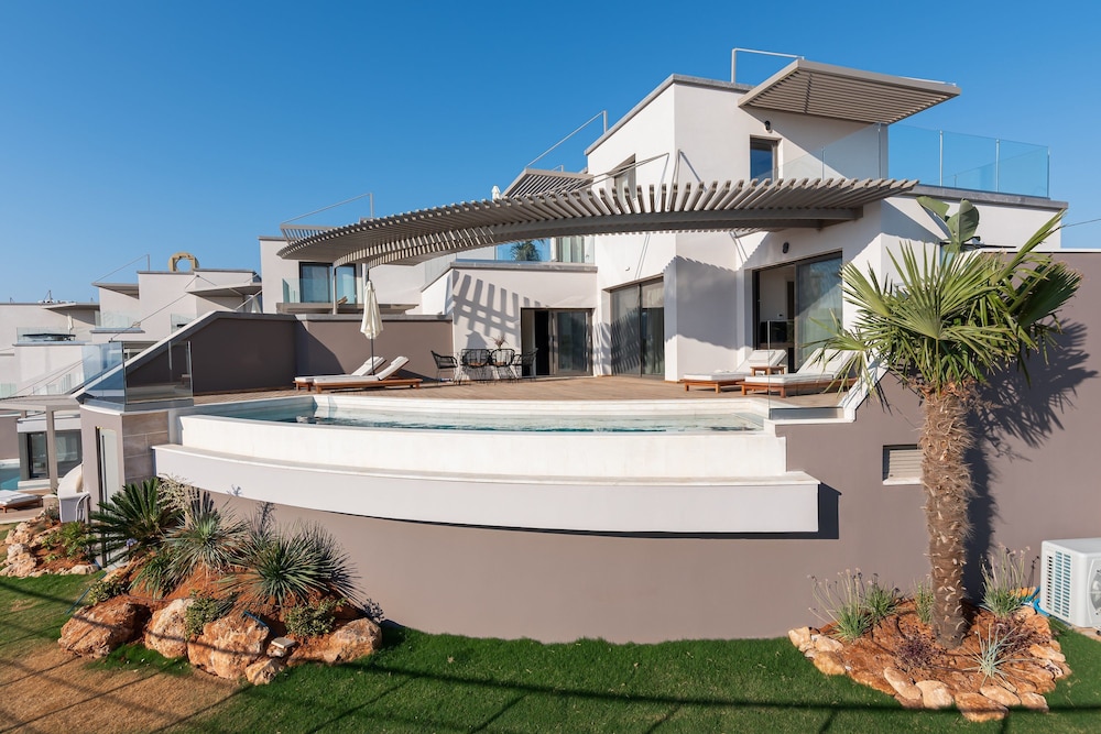 Hotel Onira Suite Dreams - Image 1