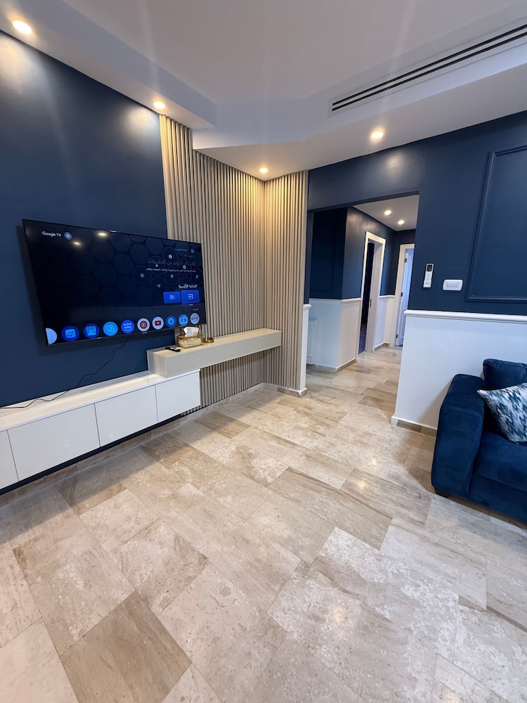 3bedroom Aprt of 200sqm Near Movenpick Hotel Amman