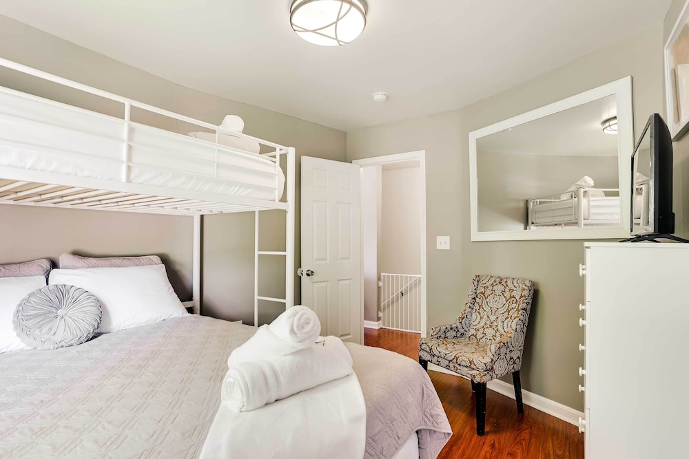Louisville Apartment - Walk to Restaurants!