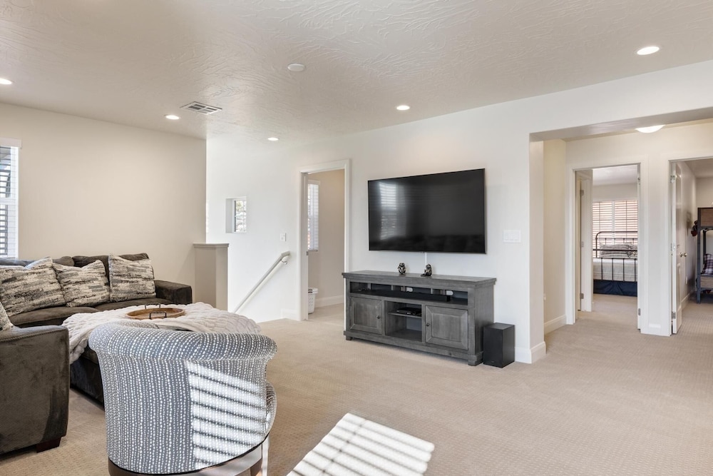 Holiday Hideaway 5 Bedroom Townhouse