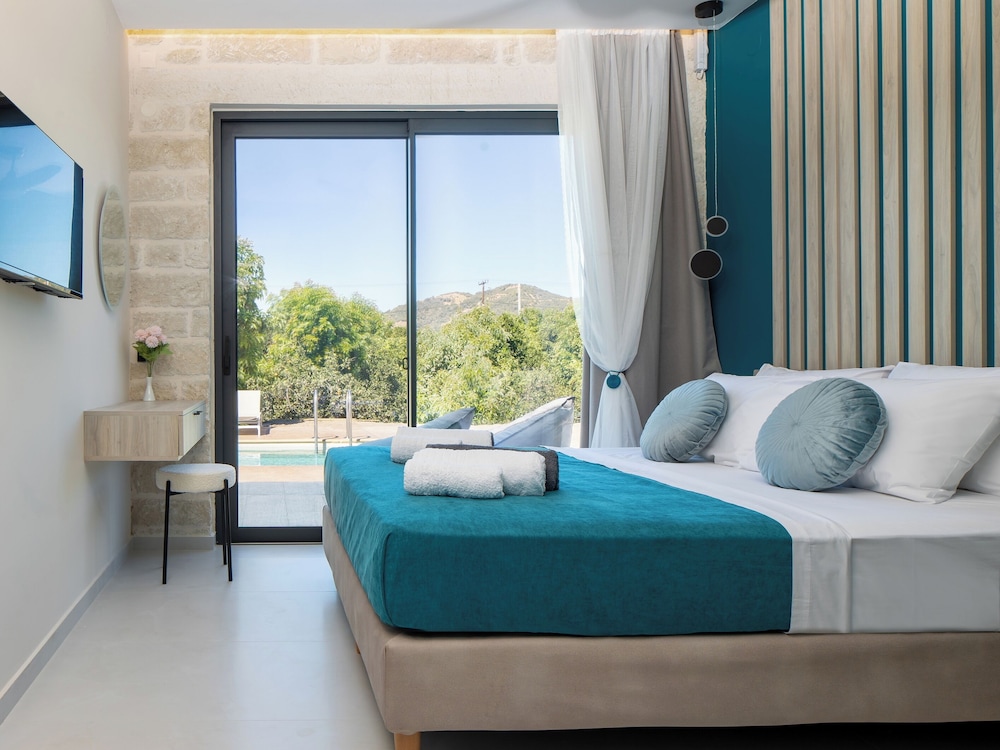 PanStel Luxury Villas - pools & jacuzzi