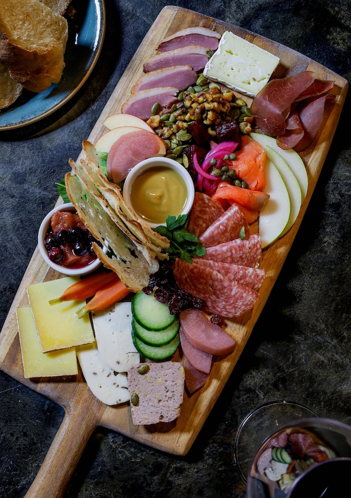 Storm Mountain Lodge Cabins & Dining