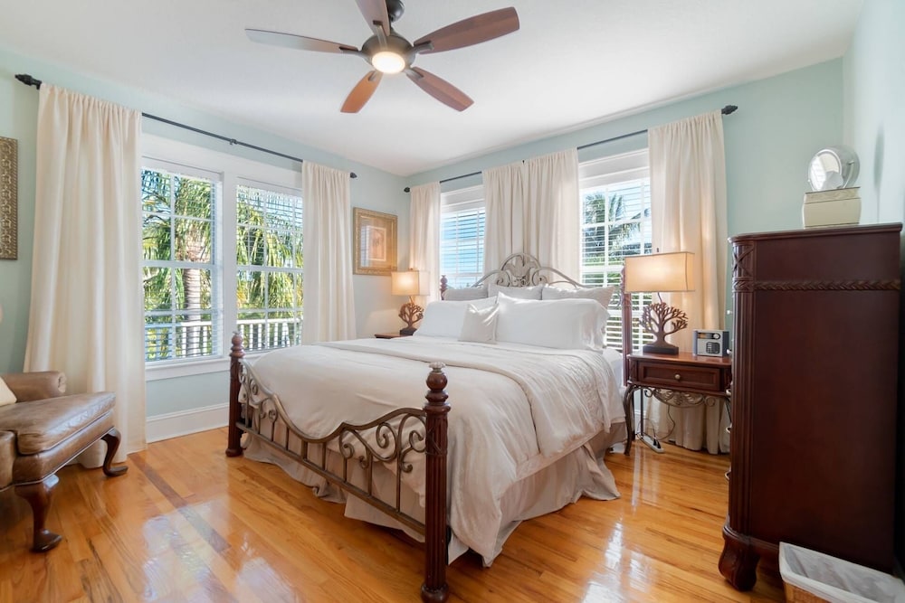 Charleston House, With Pool and Walk to Shops & Restaurants, Downtown, Kravis Center view 2