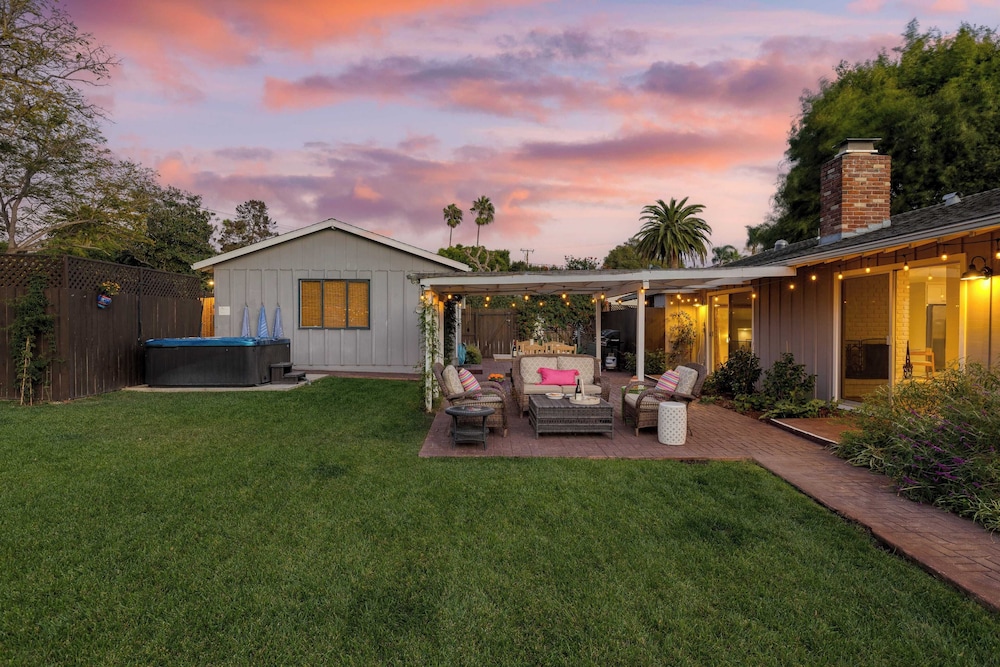 Hummingbird Haven by Avantstay Dog-friendly, Near the Beach, Huge Yard+hot Tub