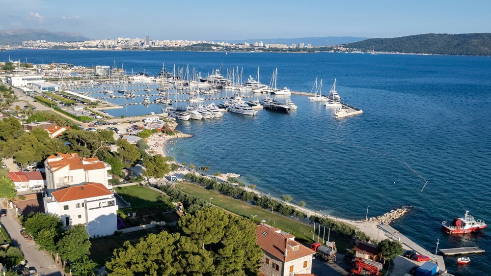 Kastel Gomilica Cozy and Stylish Apartments Near the Sea view 5