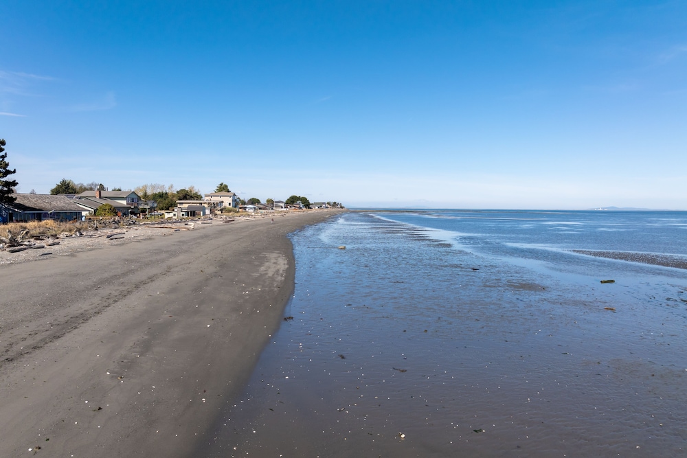 Sequim Escape w/ Gas Grill & Deck, Walk to Beach! view 5