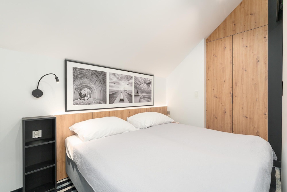 Comfortable Apartment With Balcony, Pool, Sauna