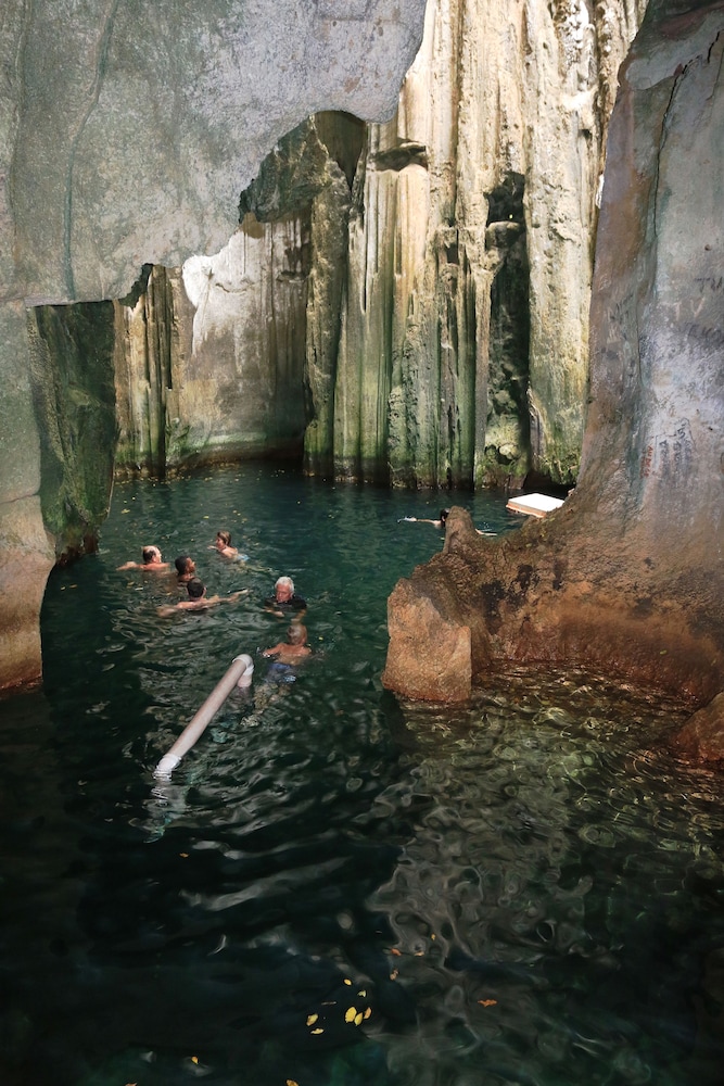 Captain Cook Cruises, Fiji's Cruise line - Image 2