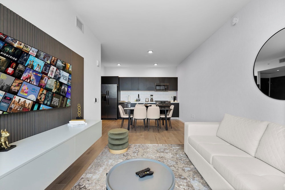 Amazing City View Condo at Miami
