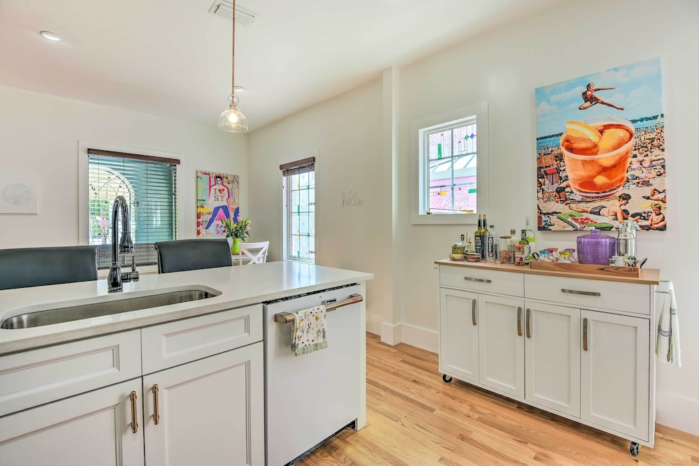 Sarasota Home in Historic District w/ Patio!