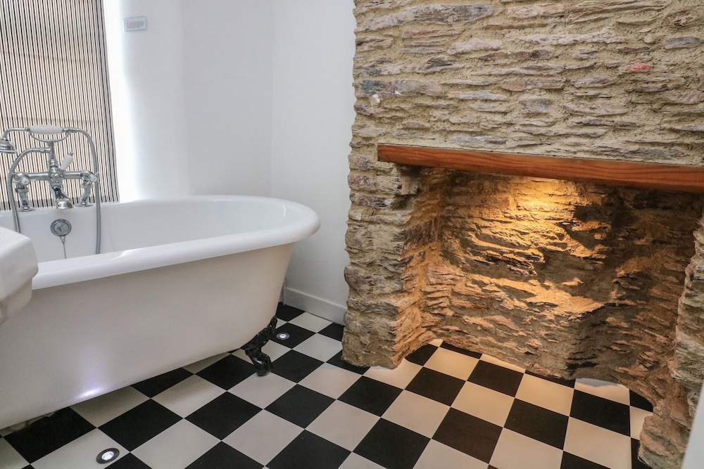 1 Bailey's Cottage