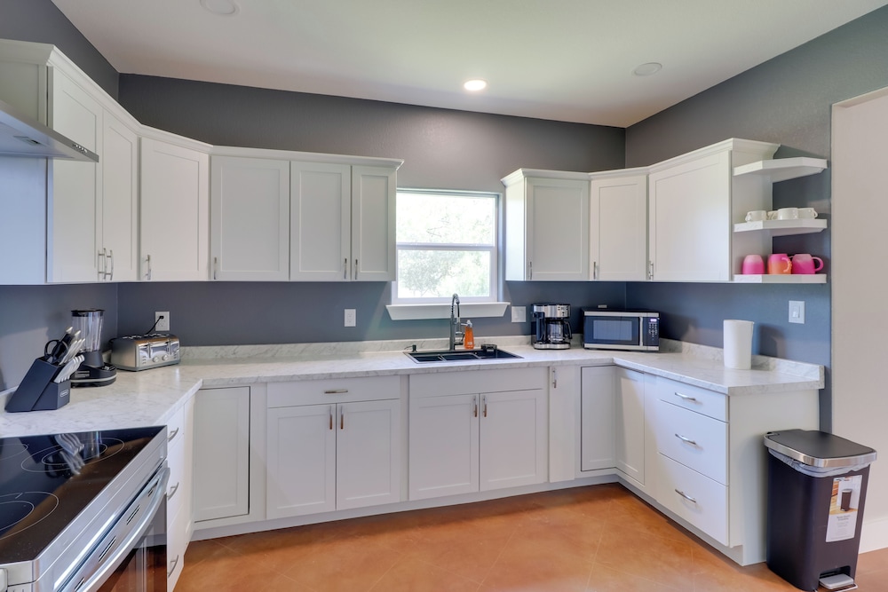 1 Mi to Lake Lbj: Peaceful Home w/ Patio & Yard!