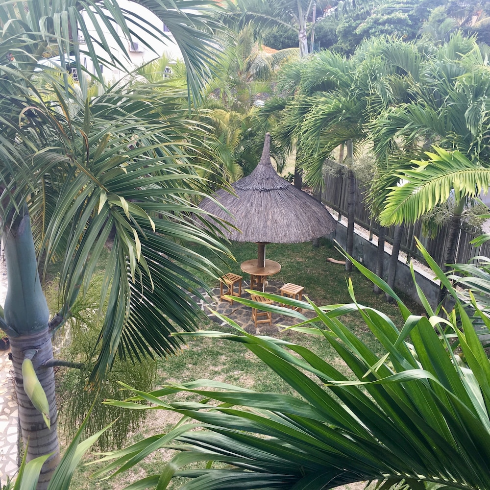 Tropical Villa 5 Min to the Beach