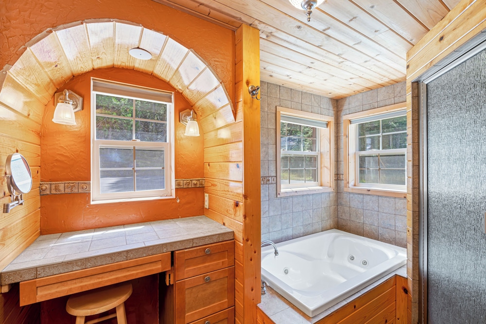 Gorgeous, Dog-friendly, Riverfront, 200-acre Ranch