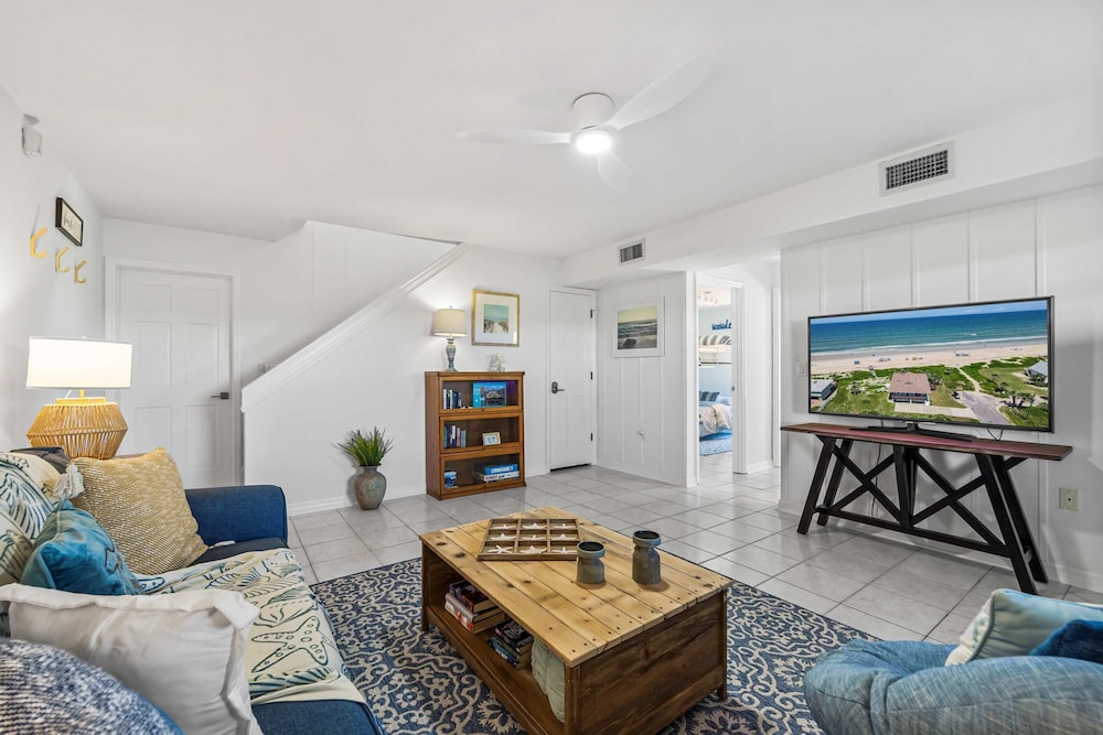 Oceanfront Steps to Sand Deck Pets Welcome