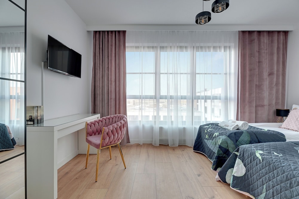 Doki Living - Foodhall & Parking by Downtown Apartments