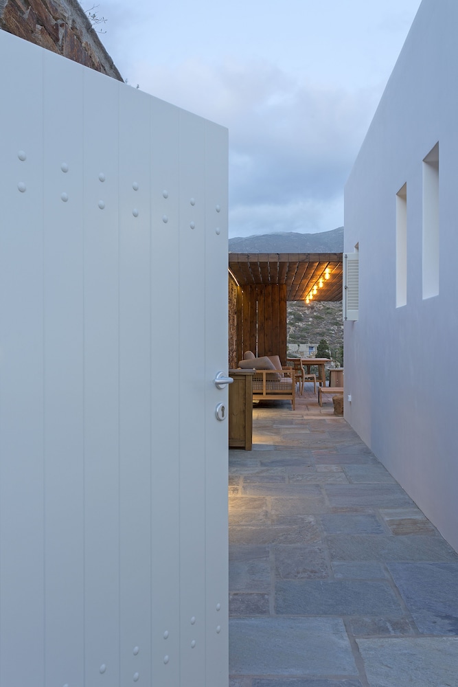 Far Out Hotel & Spa