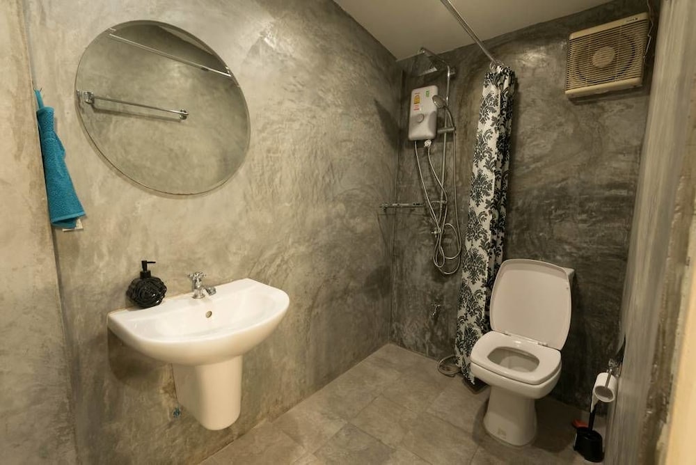 Vacation Townhome near BTS Ekamai