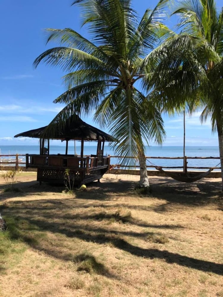 Nichos Island Resort