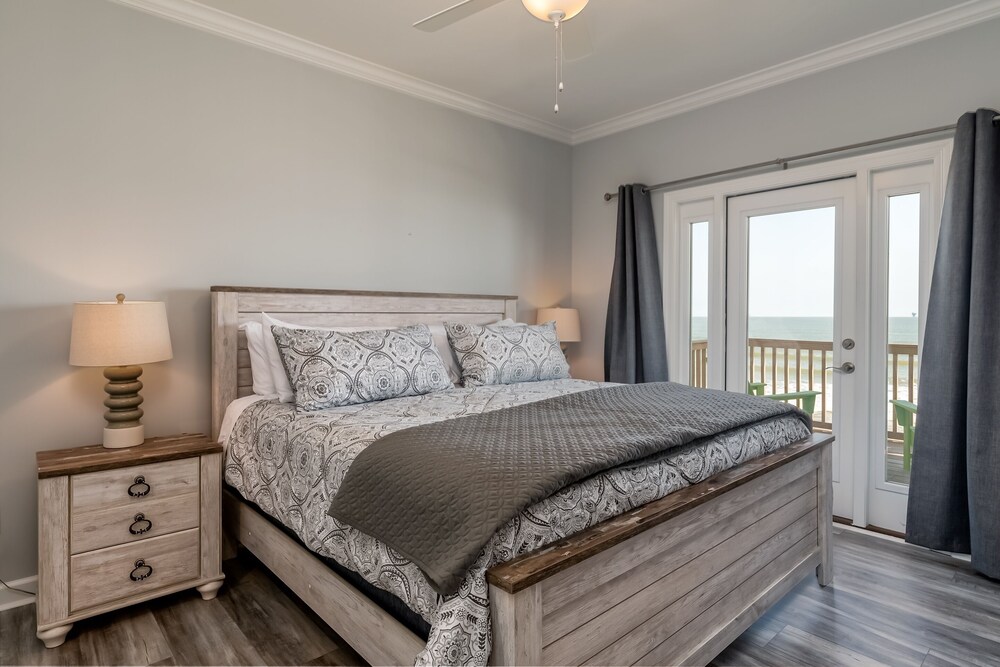 Moasis - Once In A Lifetime Views - 3 Master Suites - Room For Everyone! Make Memories At Moasis! 6 Bedroom Home by RedAwning view 3