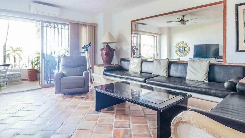 Ocean View 2Br Condo-balcony-beach-pool VDS 111