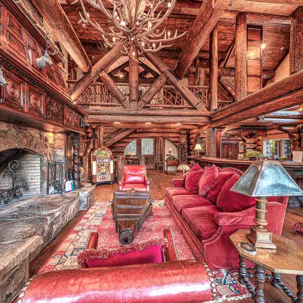 Forge Lake Lodge in Topton